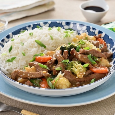 Vita cu legume la tigaie cu orez basmati