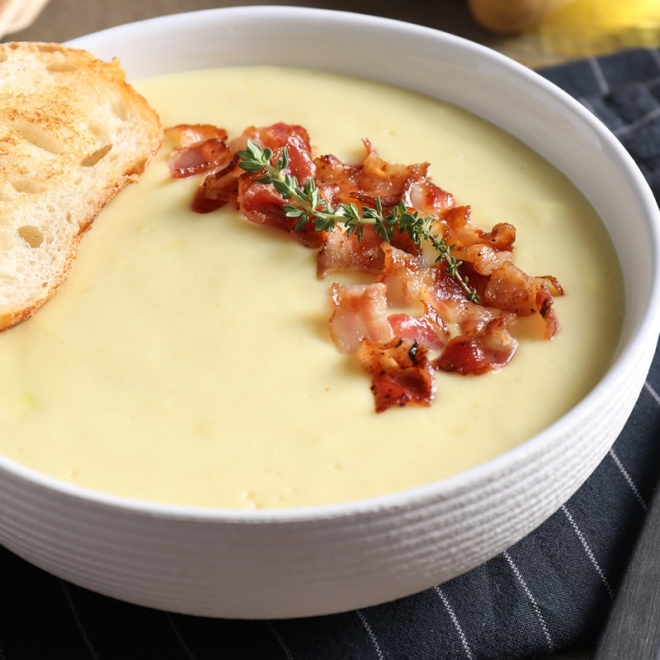 Supa crema de cartofi cu bacon crocant