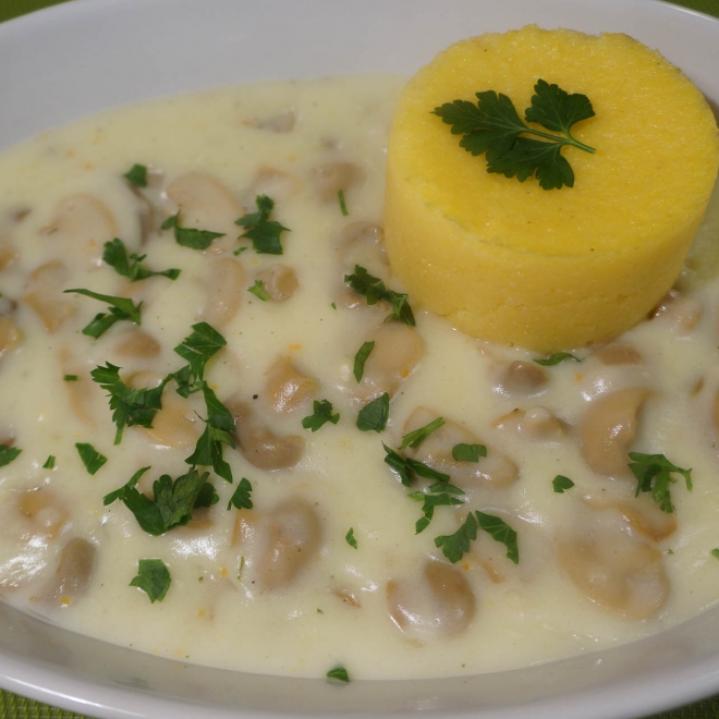 Ciulama de ciuperci cu mamaliguta