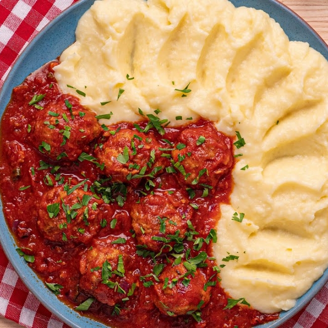 Chiftelute marinate cu piure de cartofi 