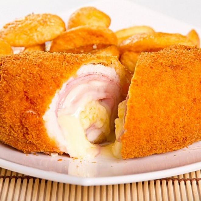 CORDON BLEU DE PUI SI CARTOFI CU ROZMARIN 230/200GR, (430g)