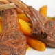 COTLETE BERBECUT LA GRATAR CU CARTOF COPT CU SMANTANA SI USTUROI - 250/250/50GR